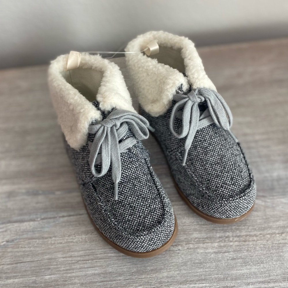 GAP Gray Black Fleck Slip On Tie Nonskid Boots Booties Faux Sherpa Fur 6, 8, 10